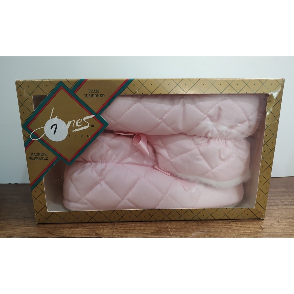 Hanes Women's Vintage NIB Slippers size 6.5-7.5 Pink Quilted Satin Faux Fur D1